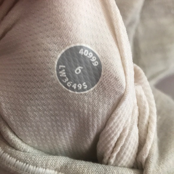 Lulu lemon size 6 cream and gray pullover - Picture 4 of 4